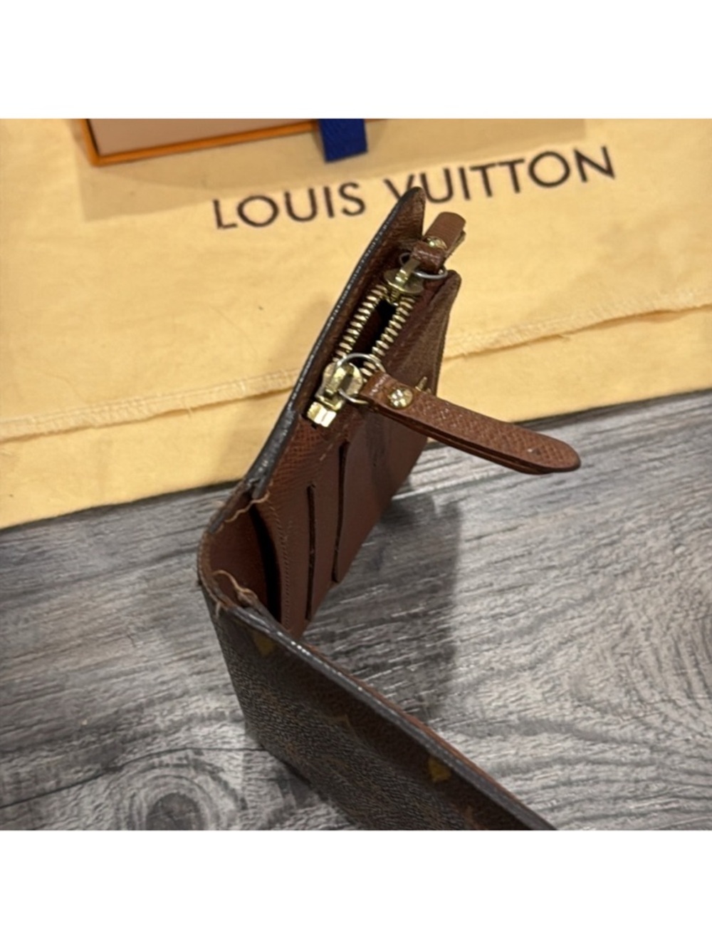 LOUIS VUITTON Mini “Insolite” Wallet in Monogram Canvas - Picture 13 of 14